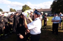 Wójt zawierza medal strażakowi