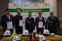 Przekazanie sprzetu dla osp malanow       