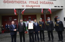 _stojaca grupa osob
