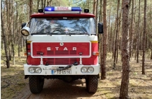auto strazackie w lesie