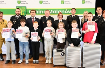 uczestnicy konkursu z dyplomami