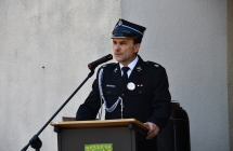 strazak przy mownicy 