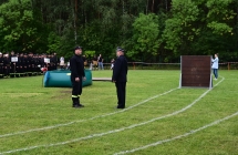 złożenie meldunku podczas zawodów strażackich