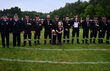 grupa strażaków w mundurach 